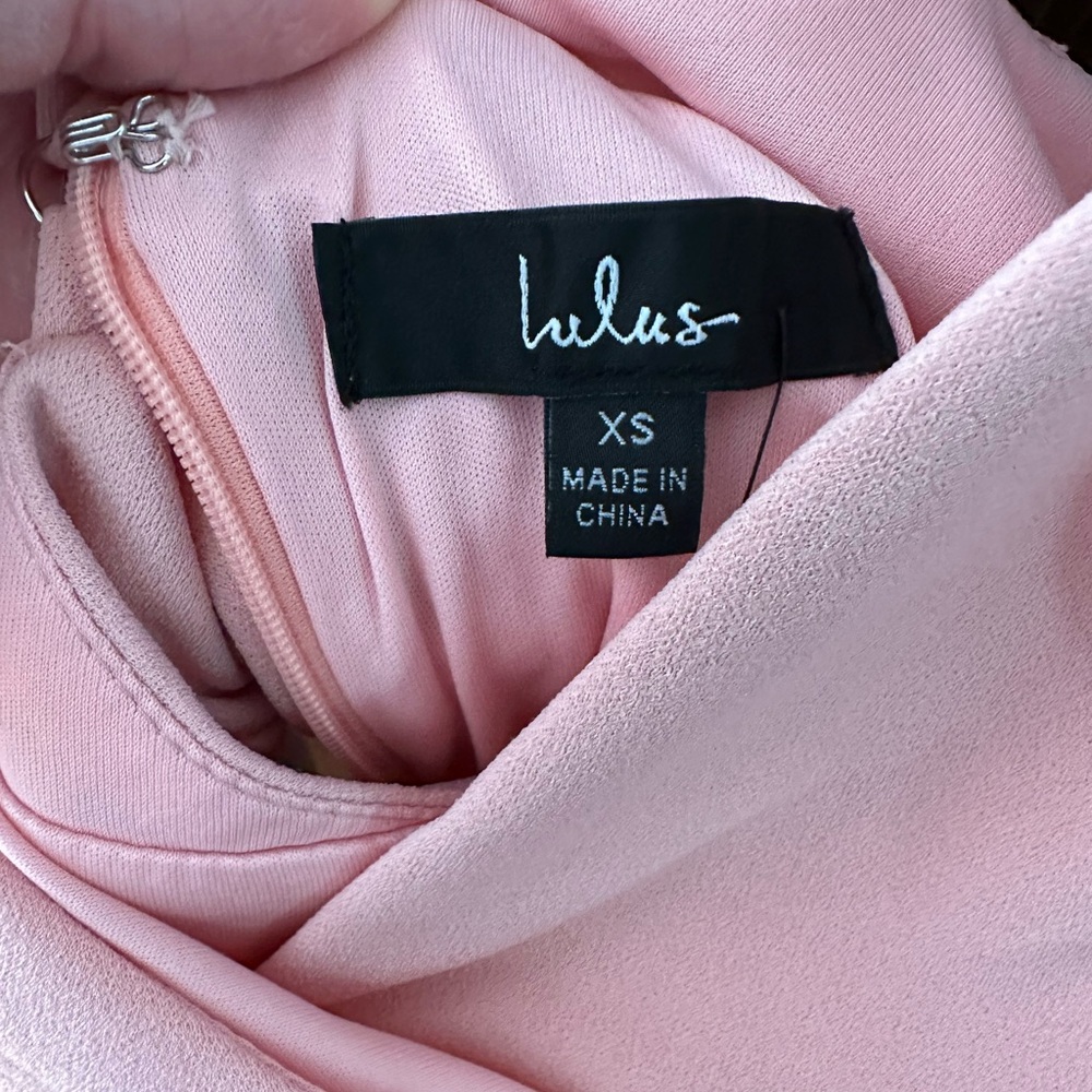 Lulus body on dress. stitched tagpicture is accurate color depiction. Light pink